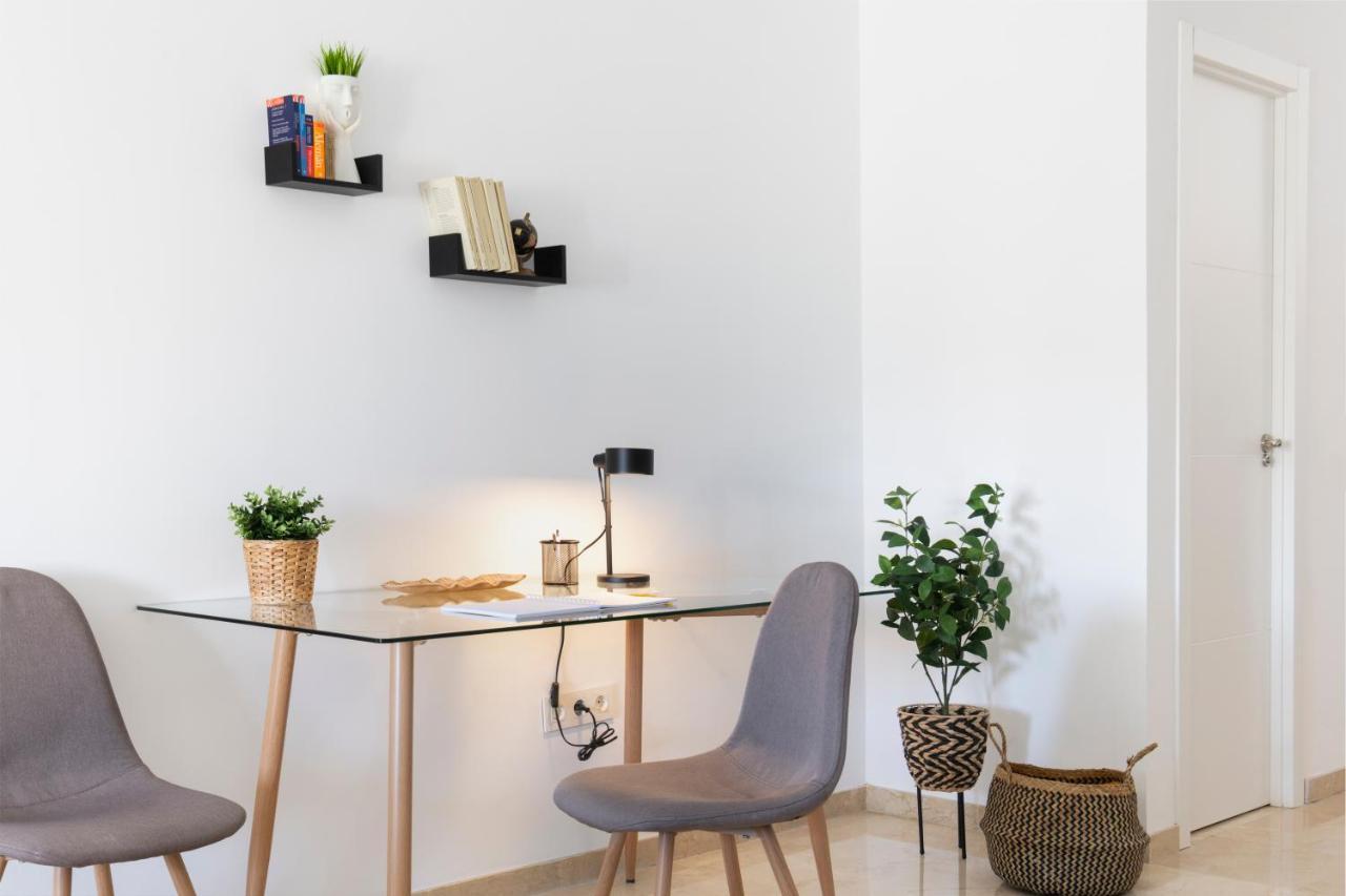 Leones Home, Parking Y Vistas Al Rio Apartment Sevilla