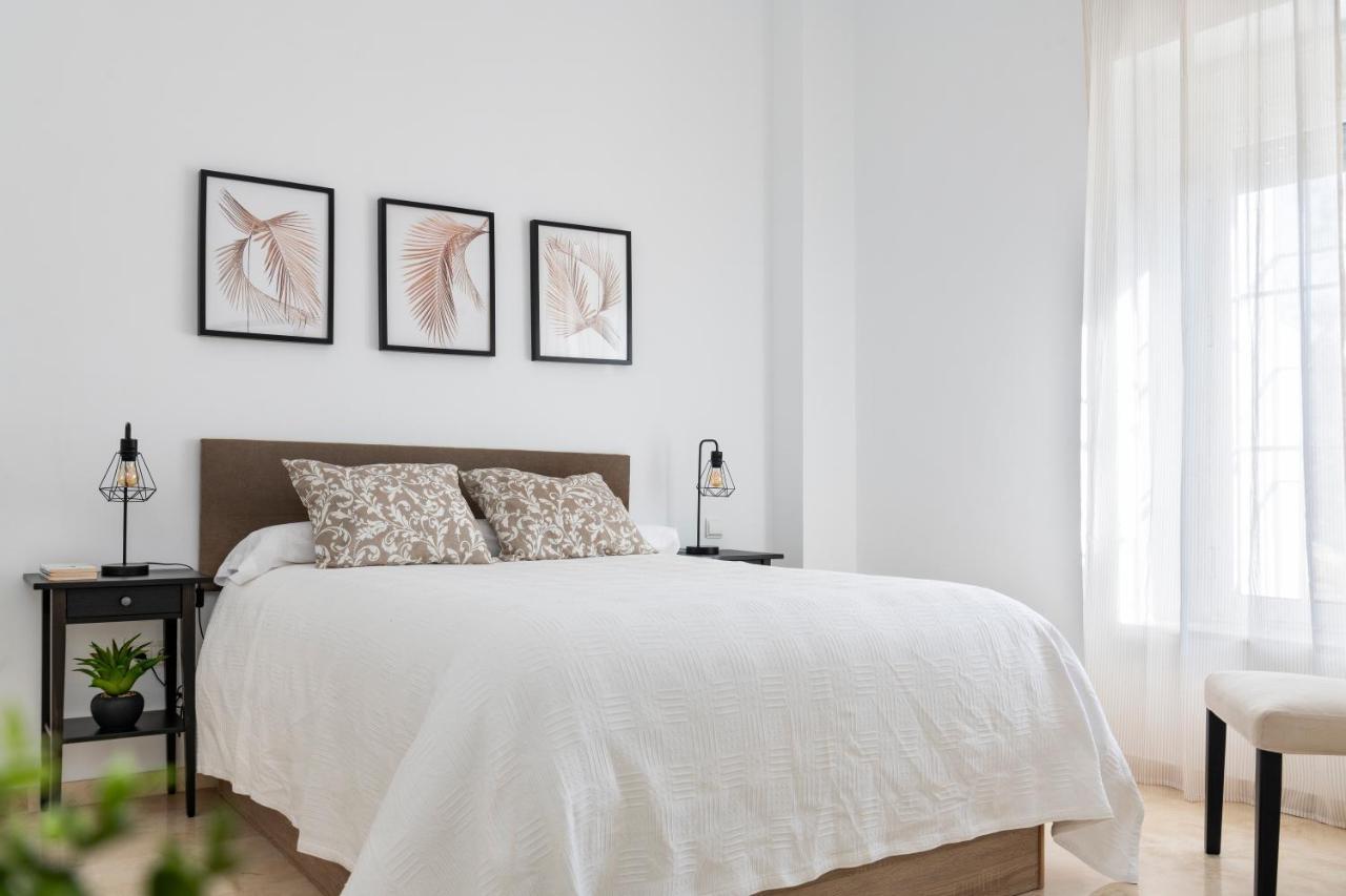 Apartment Leones Home, Parking Y Vistas Al Rio Sevilla