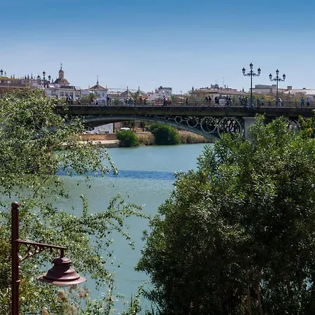 Leones Home, Parking Y Vistas Al Rio Sevilla Exterior foto